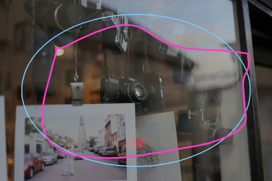 Active Contour Snake, applied to “Cameras in window display (Unsplash)”