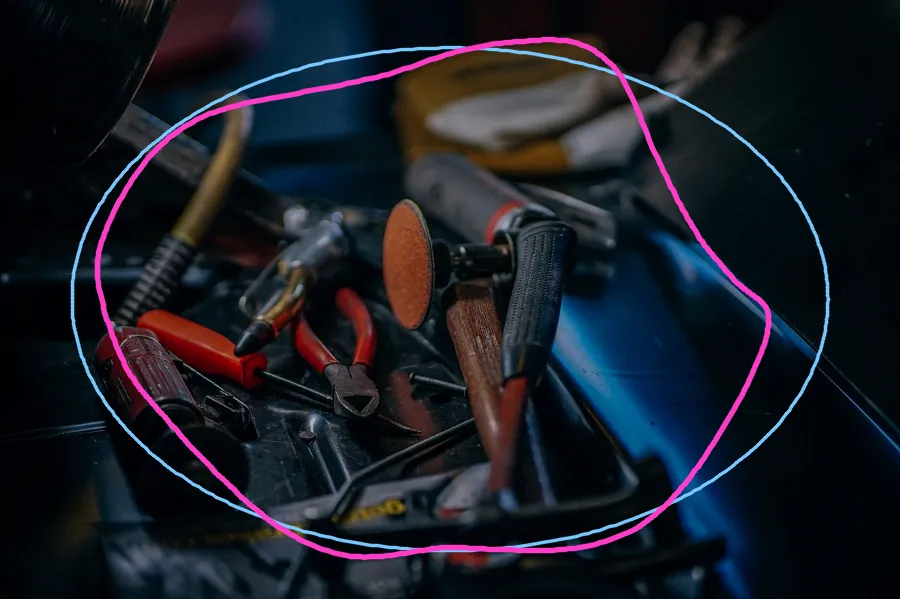 Active Contour Snake, applied to “Workshop Tools (Unsplash)”
