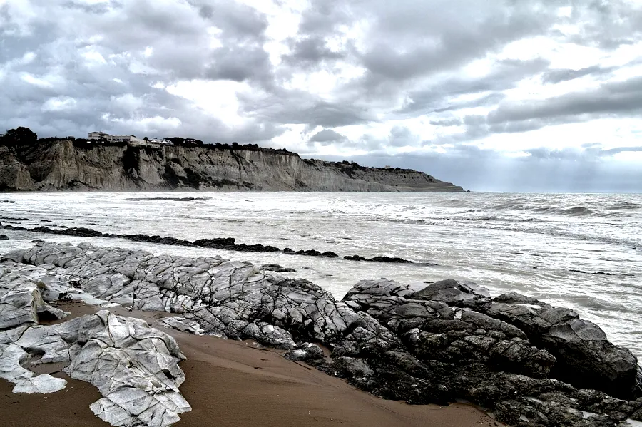 Levels Stretch, applied to “Ocean Landscape (Unsplash)”