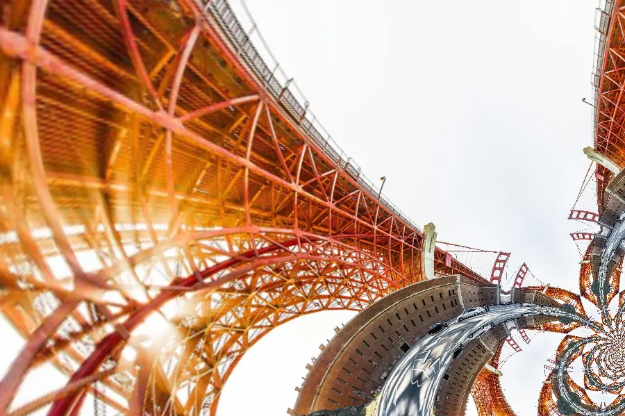 Möbius Transformation, applied to “Golden gate bridge sunset (Unsplash)”