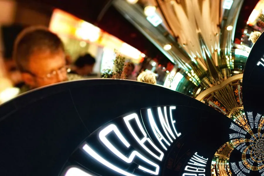 Möbius Transformation, applied to “White Brisbane neon (Unsplash)”