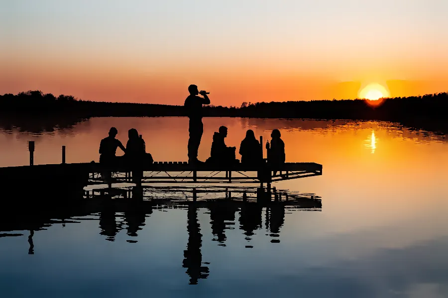 Mean Shift Segmentation, applied to “People sitting and drinking (Unsplash)”