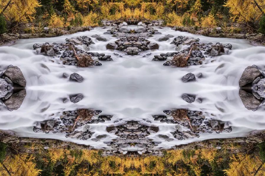 Mirror Repeat, applied to “S-charl, Clemgia zijrivier van de Inn. 12-10-2024. (d.j.b) 03”