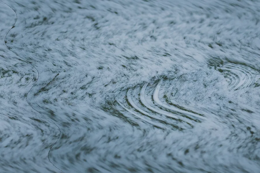Rolling Shutter Wobble, applied to “A footprint in the snow (Unsplash)”