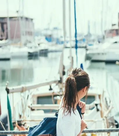 Seam Carving, applied to “Woman in Genoa harbor (Unsplash)”
