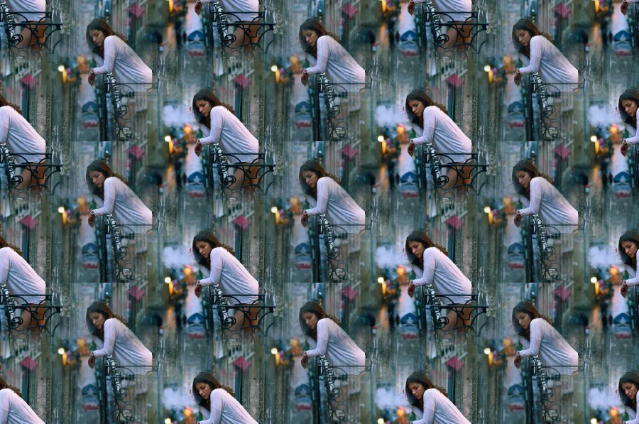 Seamless Tiling, applied to “Bordeaux, France (Unsplash eFP9G9d7OM4)”